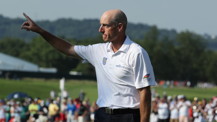 OAKMONT, PA - JUNE 19:  Jim Furyk of the United States waves to the gallery as he walks off the 18th green during the final round of the U.S. Open at Oakmont Country Club on June 19, 2016 in Oakmont, Pennsylvania.  (Photo by David Cannon/Getty Images)