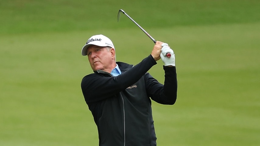 Jay Haas beats his age, shares lead with Mark Hensby at U.S. Senior Open Championship