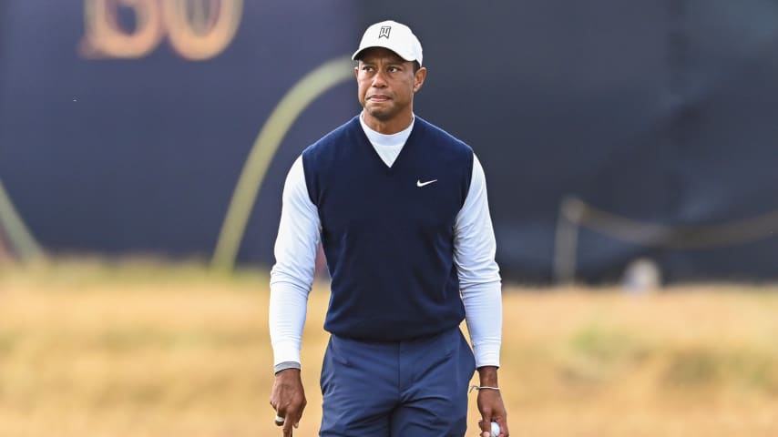 Bad break puts Woods behind eight ball at St. Andrews 