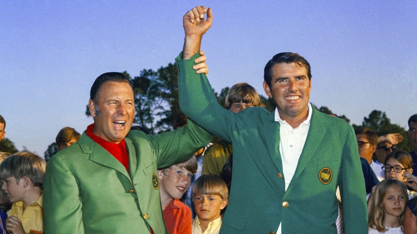 1970 Masters champion Billy Casper (L) presents Charles Coody with the green jacket at the 1971 Masters. (Augusta National/Getty Images)