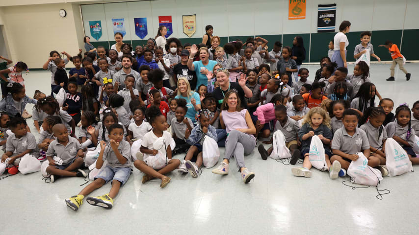Furyks, Nemours combine to provide Jacksonville-area students 'Blessings in a Backpack'