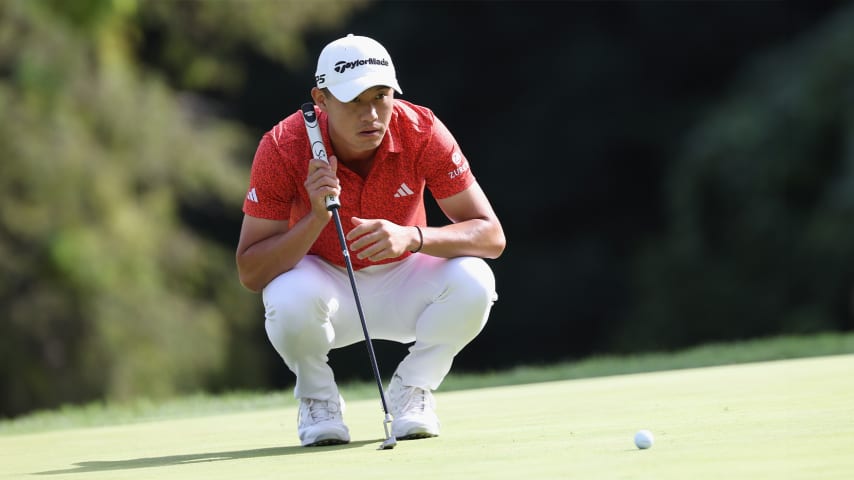 Collin Morikawa with his putter equipped with a Mitsubishi Diamana P-105-gram prototype putter shaft. (Yoshimasa Nakano/Getty Images)