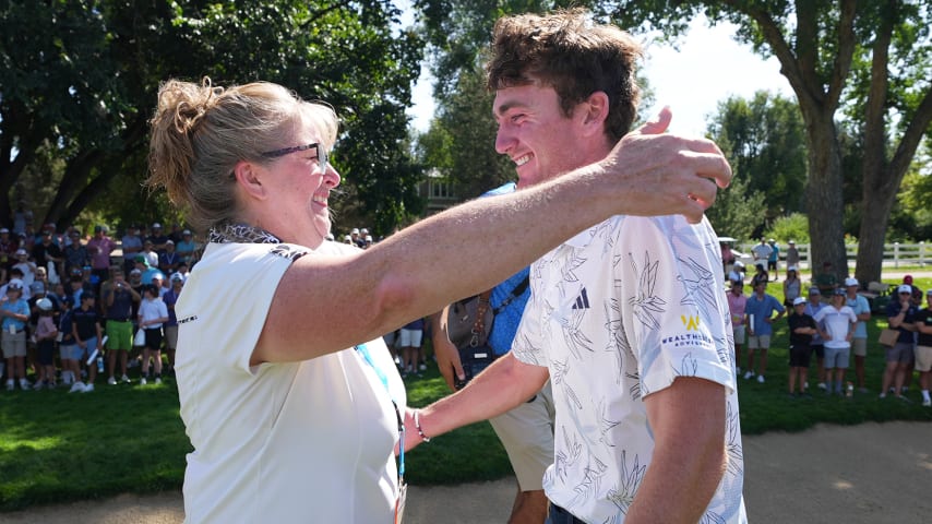 Nick Dunlap embraces his mother Charlene Dunlap following his win at the 123rd U.S. Amateur. (Andrew Wevers/Getty Images)