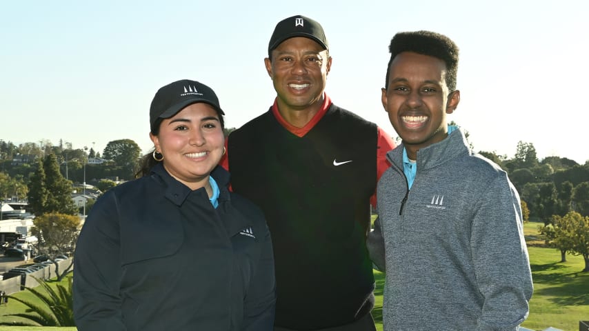 Tiger Woods with Earl Woods Scholars Ariana Perez (left) and Sammy Mohammed (right). (Credit TGR Foundation)