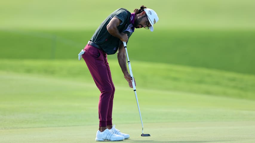 Akshay Bhatia made the change to a broomstick putter to start the year at The Sentry. (Michael Reaves/Getty Images)