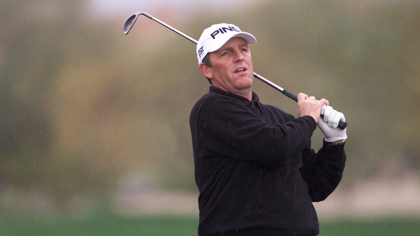 Mark Calcavecchia during the 2001 Phoenix Open. (Jonathan Ferrey/ALLSPORT)