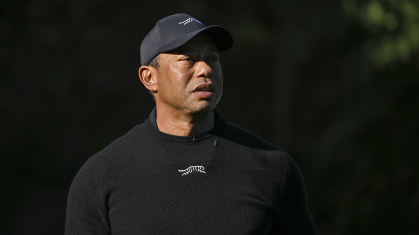 Tiger Woods prepares to play a tee shot during practice for The Genesis Invitational at The Riviera Country Club. (Ben Jared/PGA TOUR)