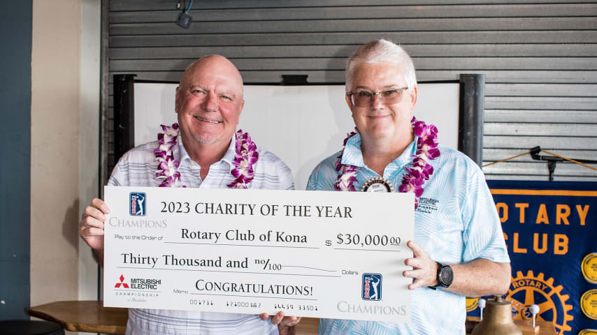 From left to right: Tournament Director Kelly Fliear and Rotary Club of Kona President Brian Asbjornson (Credit Ilana Maxwell)