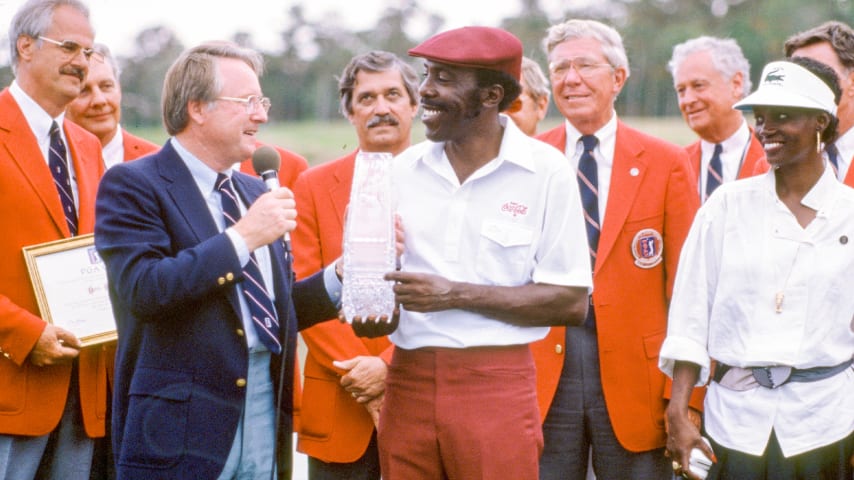 Calvin Peete (center) accepts THE PLAYERS trophy from PGA TOUR Commissioner Deane Beman after winning in 1985. (PGA TOUR Archives)