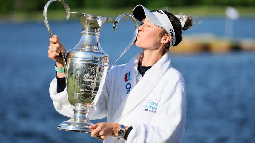 Nelly Korda celebrates with the trophy after winning The Chevron Championship.. (AAndy Lyons/Getty Images)