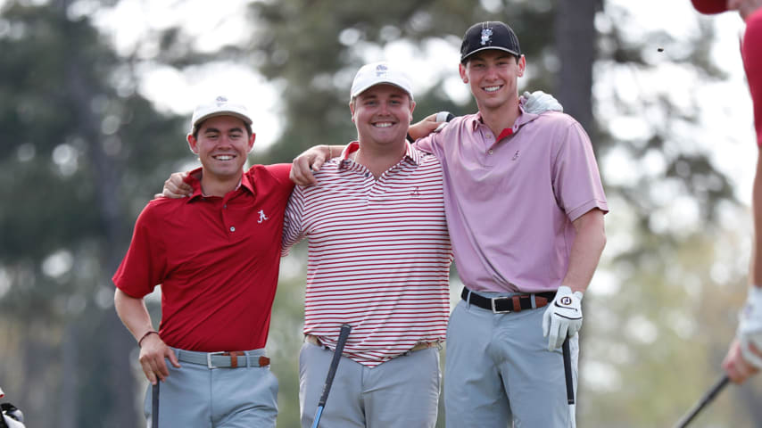 Thomas Ponder (left) and Canon Claycomb (center), pictured together during the 2021-22 college golf season. (University of Alabama Athletics)