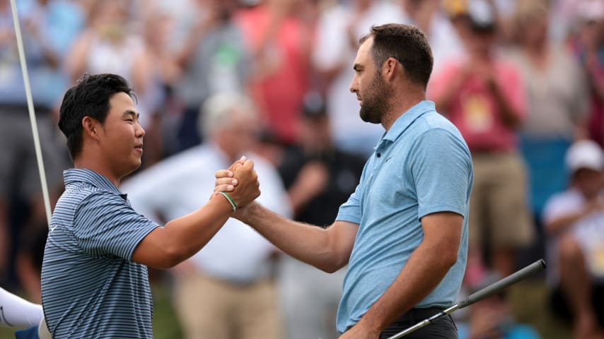 Tom Kim and Scottie Scheffler shake hands on the 18th hole of TPC River Highlands. (James Gilbert/Getty Images)