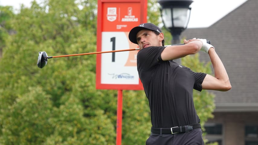 Luis Gerardo Garza hizo cuatro birdies y un bogey en su segunda ronda de 67 este viernes en Ambassador Golf Club. (Prensa/PGA TOUR)