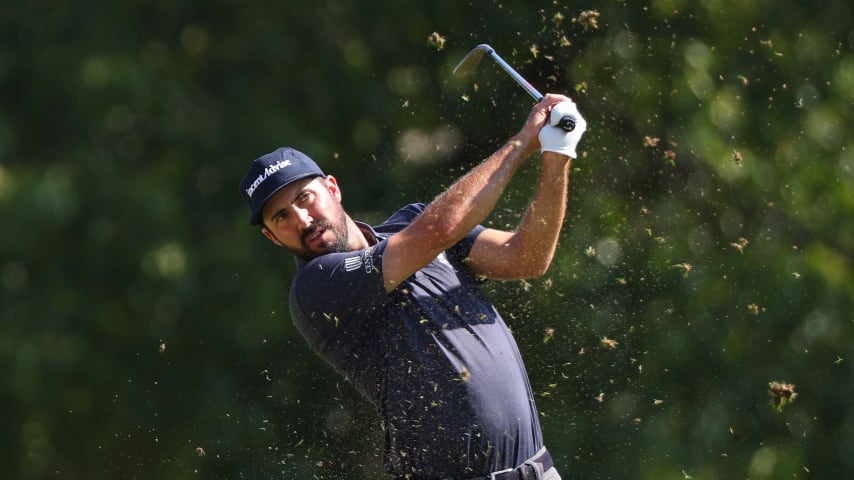 Hubbard, fully exempt on TOUR, paces qualifier field with 7-under 65