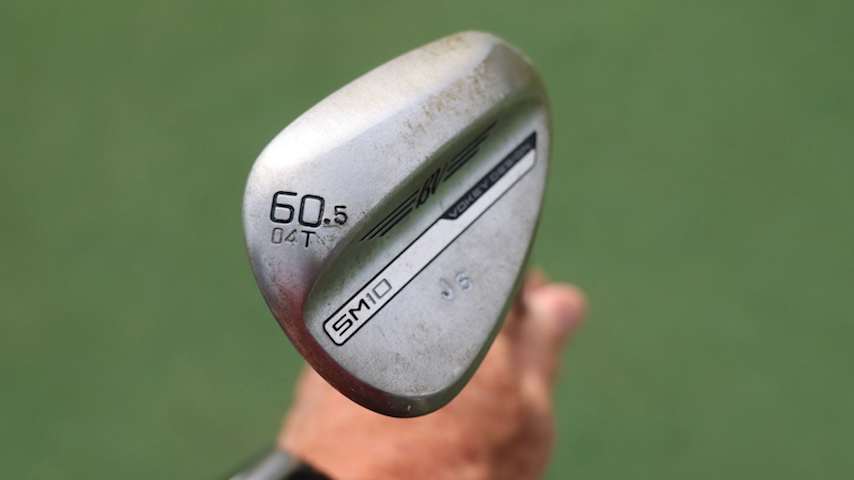 A look at the toe and bounce on Jordan Spieth’s custom Titleist Vokey SM10 lob wedge. (GolfWRX)