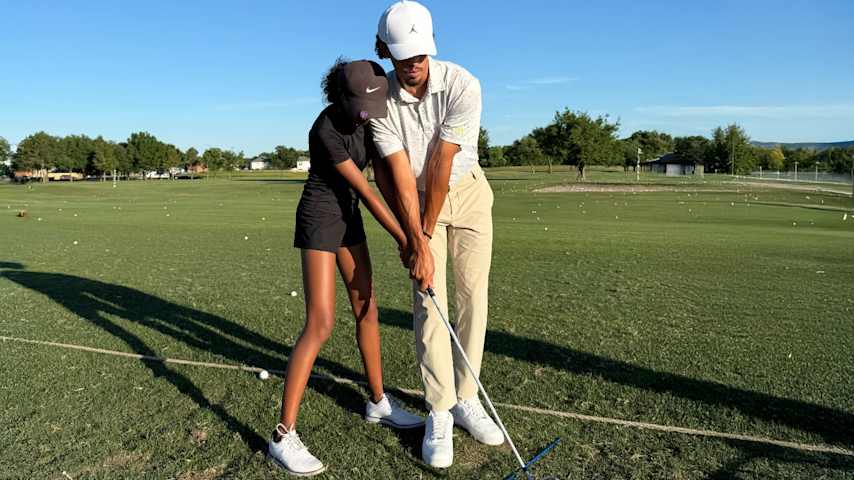 Durwyn Lamb teaching a student at the after-school outreach program through the First Tee-Fort Worth. (Credit First Tee-Fort Worth)