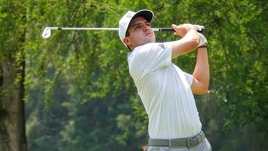 Mateo Fernández de Oliveira hizo cuatro birdies para una ronda de 67 (-4) libre de bogeys. Empatado en el puesto 14, por ahora es el mejor latinoamericano del torneo. (Prensa/PGA TOUR Americas)