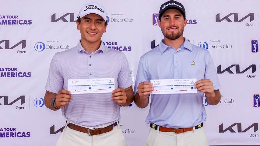 Los ecuatorianos Felipe Garcés y Renato Naula presentaron tarjetas de 5-bajo par 67, con Garcés logrando el primer hoyo-en-uno de su vida y Naula anotando cinco birdies en un recorrido libre de bogeys. (Gregory Villalobos/PGA TOUR Americas)
