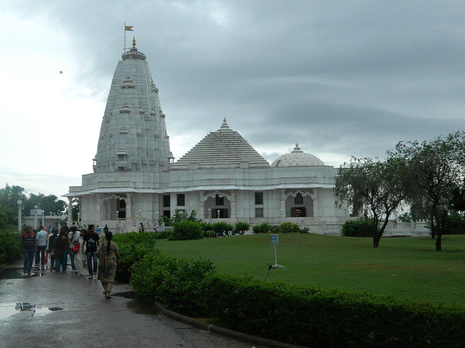 Walk Through the Pink City: Heritage, Temples, Food & Hidden Markets