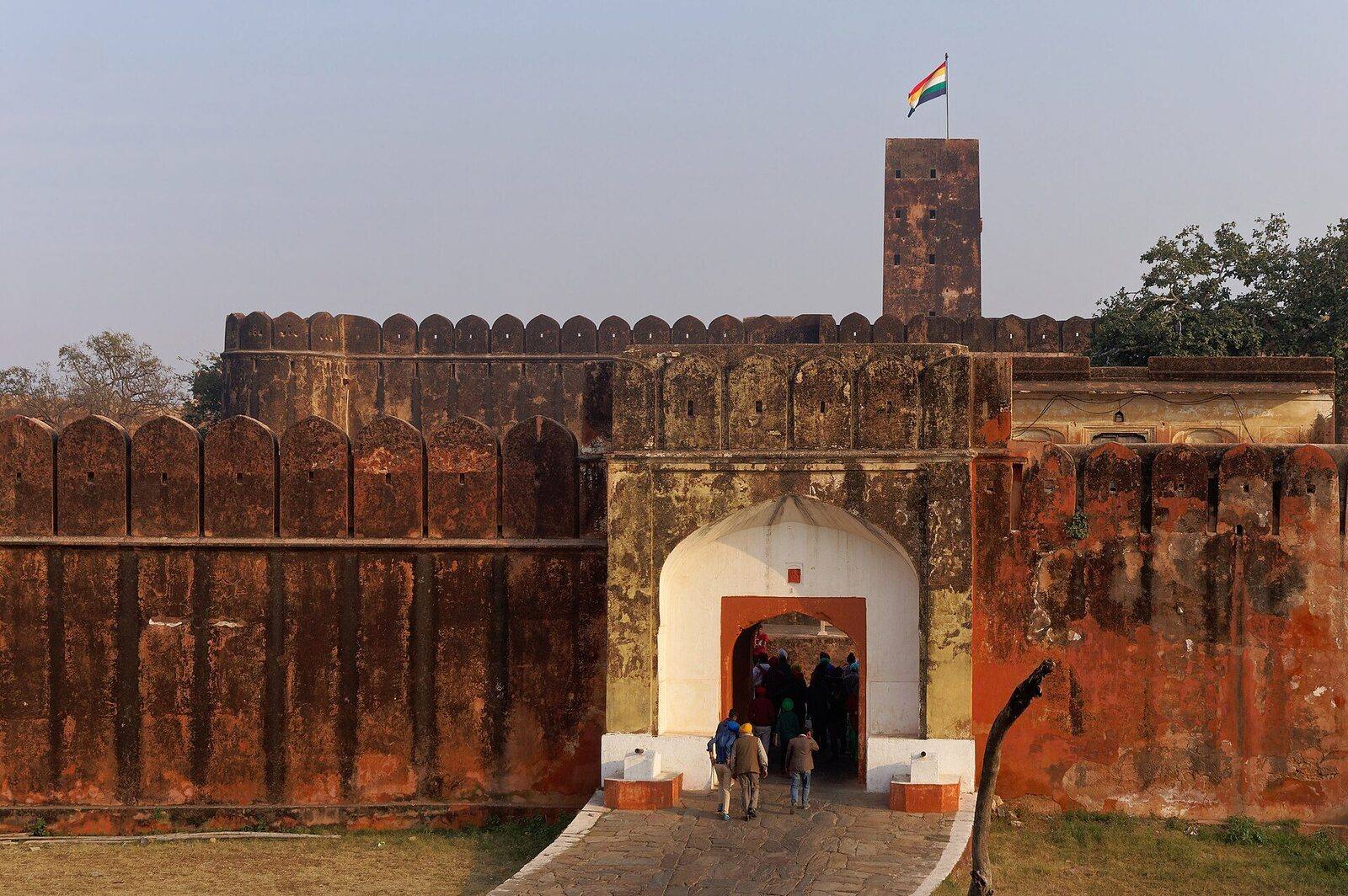 Sunrise Jaipur: Amber Fort, Hidden Stepwell & Local Breakfast