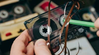 Ký ức cuộn băng cassette và những đêm đón chờ Làn Sóng Xanh