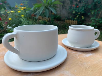 Création: 2 petites tasses biscuit blanches.