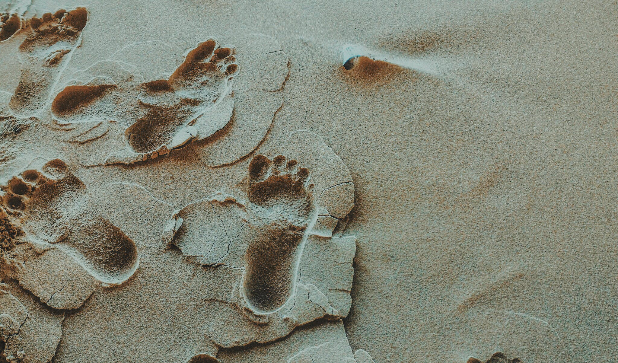 Photo by Min An: Person footprints on sand