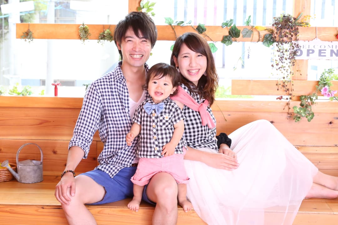 家族写真を自宅でもおしゃれに撮る構図やポーズのアイデア 出張撮影スタジオぽとふ