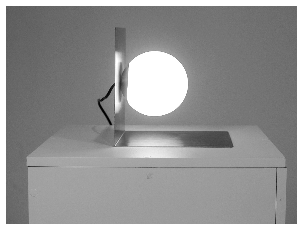 Luminária Esfera, Releitura do Modernismo com Design Atual Luminária Esfera, Releitura do Modernismo com Design Atual