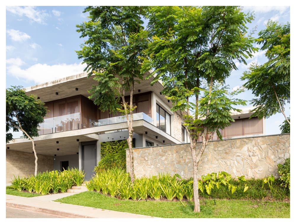 Arquitetura Brutalista do Casalli em diálogo com o verde Arquitetura Brutalista do Casalli em diálogo com o verde