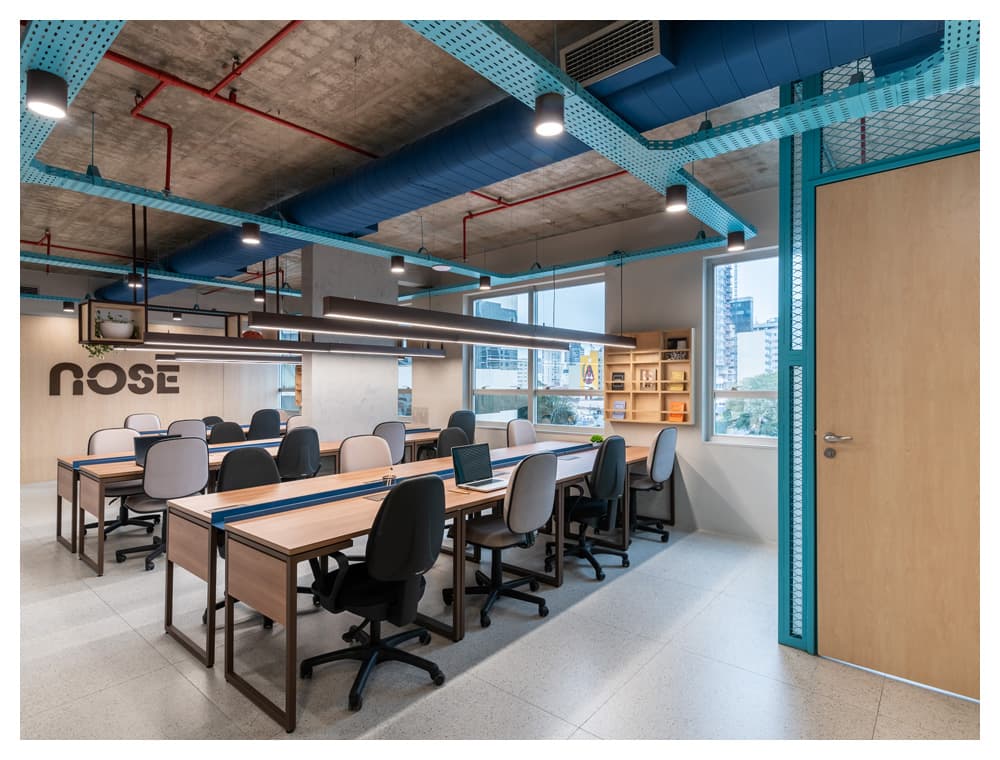 Estilo industrial em projeto corporativo do Labra Arquitetos Estilo industrial em projeto corporativo do Labra Arquitetos