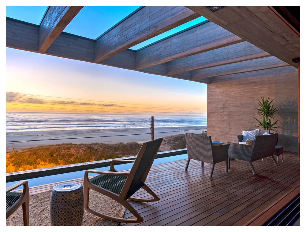 Casa Oceano com partido invertido e vista para o mar Casa Oceano com partido invertido e vista para o mar