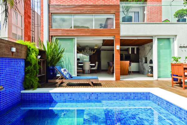 Piscina em Azul Astúrias de Sabrina Becker
