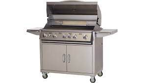 An image of Bull 844015 Propane Gas Stainless Steel Freestanding Infrared Grill | KnowYourGrill 