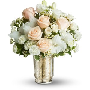 Teleflora&#39;s Recipe for Romance flower arrangement