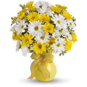 Teleflora&#39;s Upsy Daisy flower arrangement