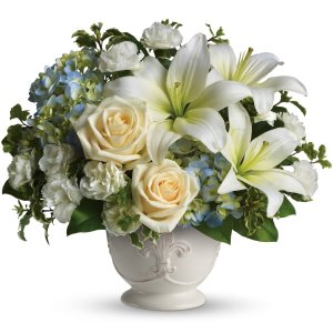 Beautiful Dreams by Teleflora flower arrangement