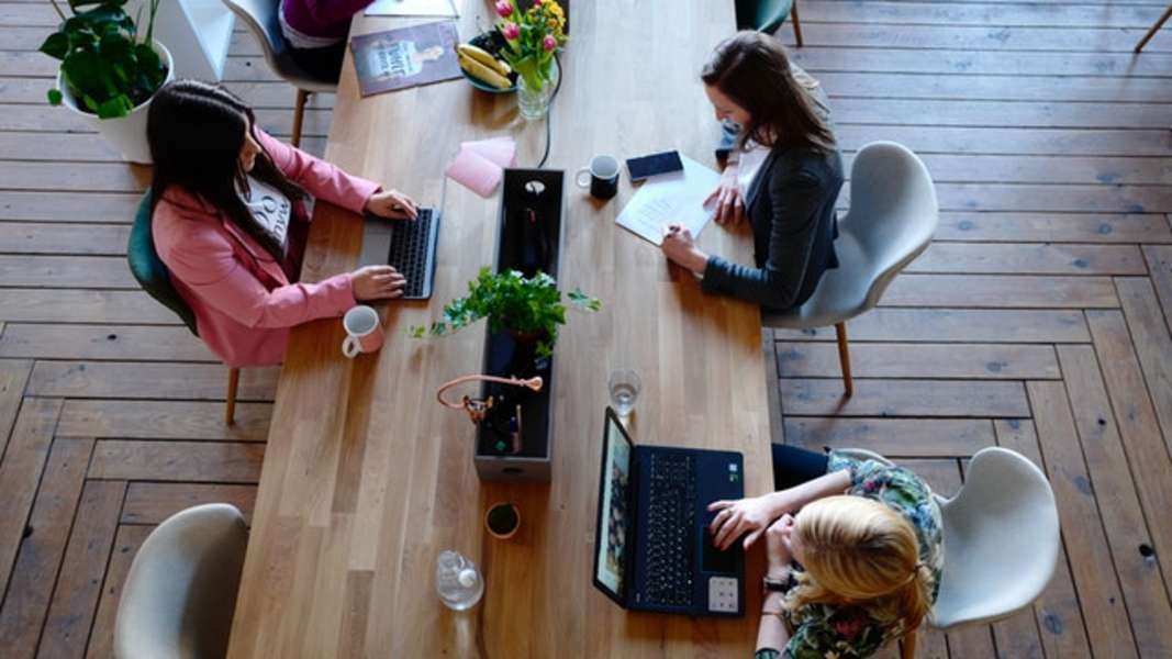 How To Calculate & Measure Employee Retention Rate (A Guide)