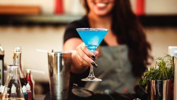 how to hire a bartender