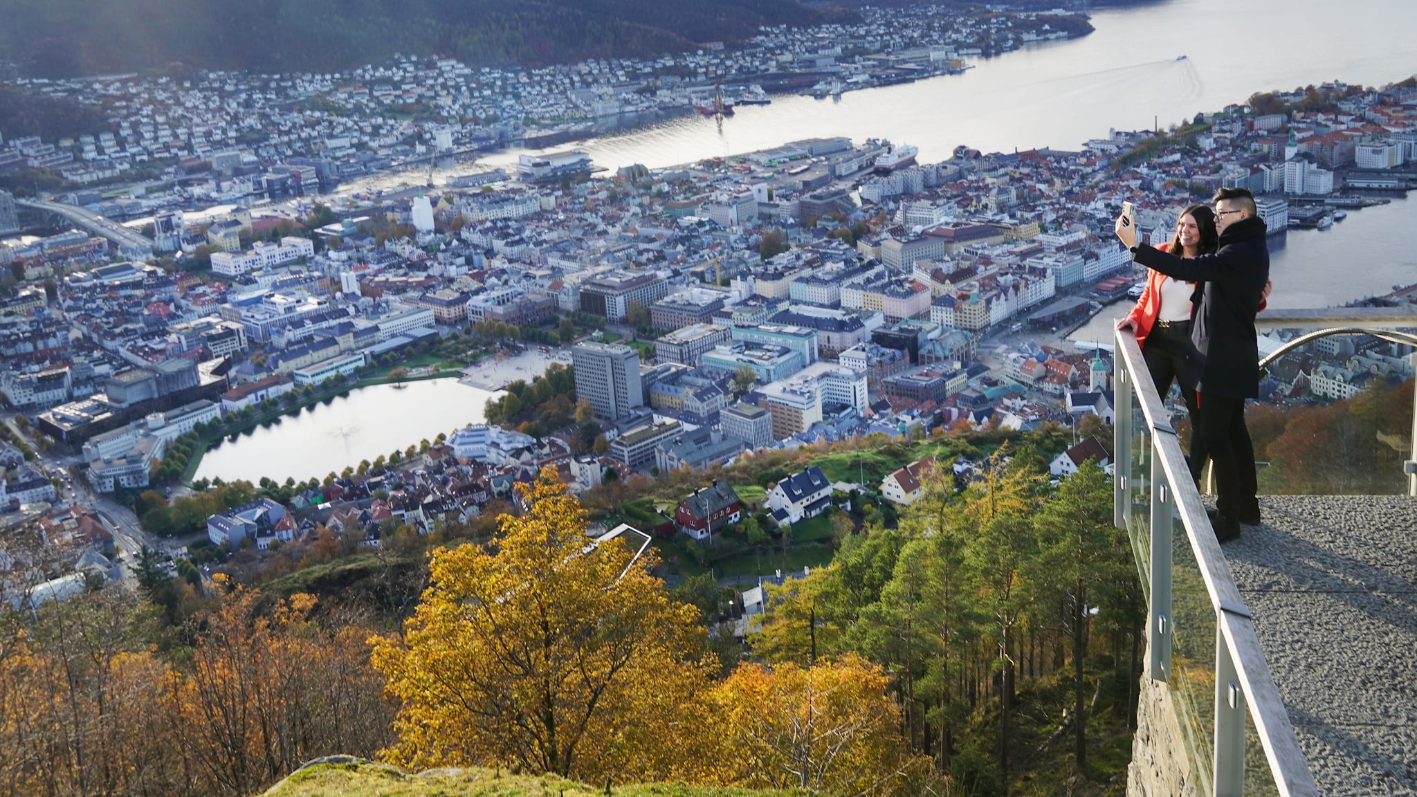 Utsikten fra toppen av Fløyen over Bergen sentrum og Vågen
