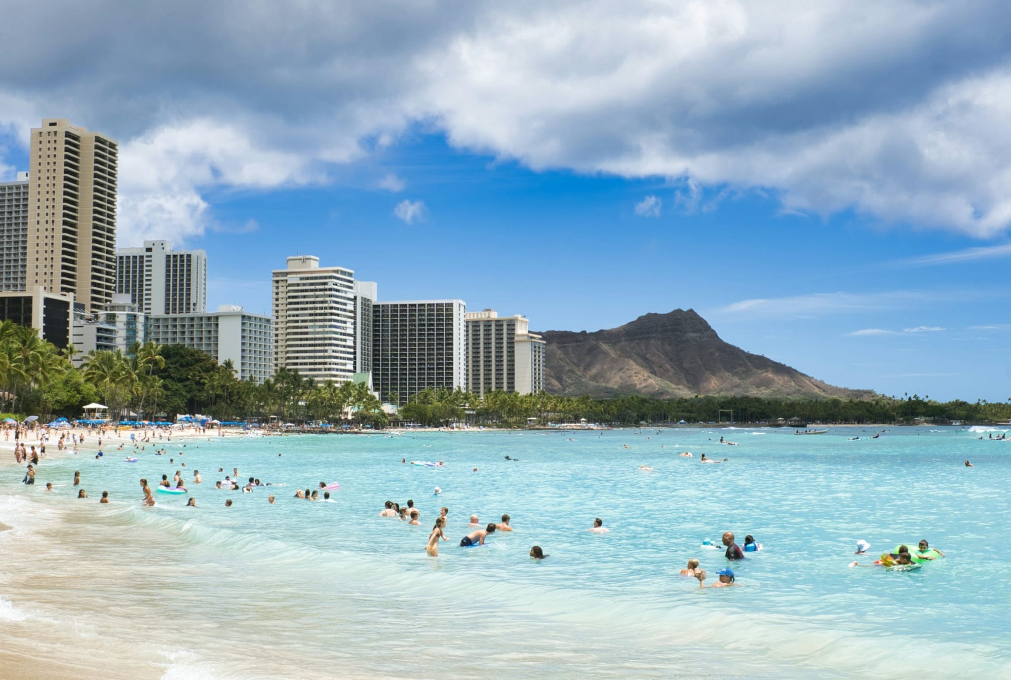 Waikiki Beach med Diamond Head i bakgrunnen