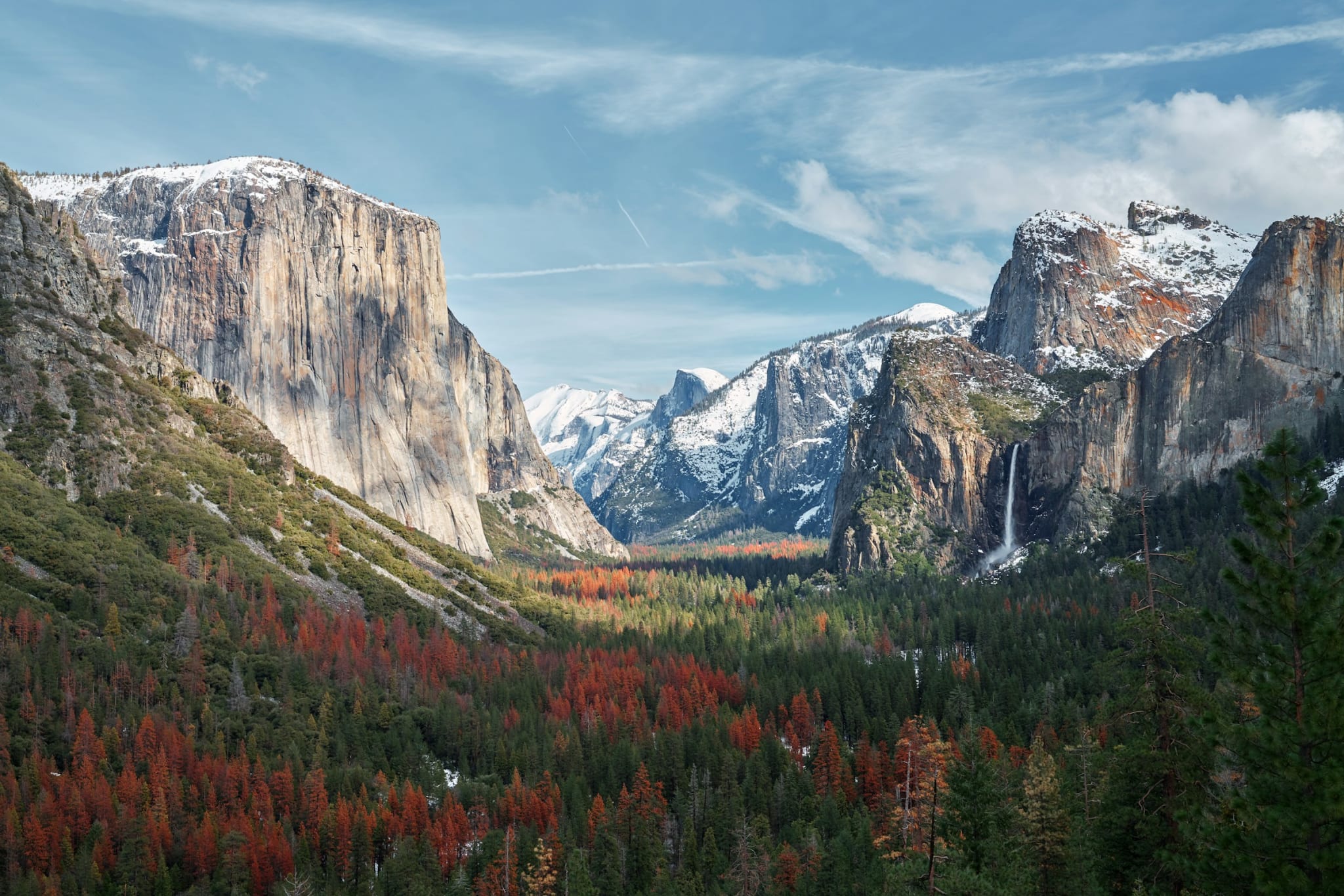 Yosemite Valley med granittvegger og fossefall