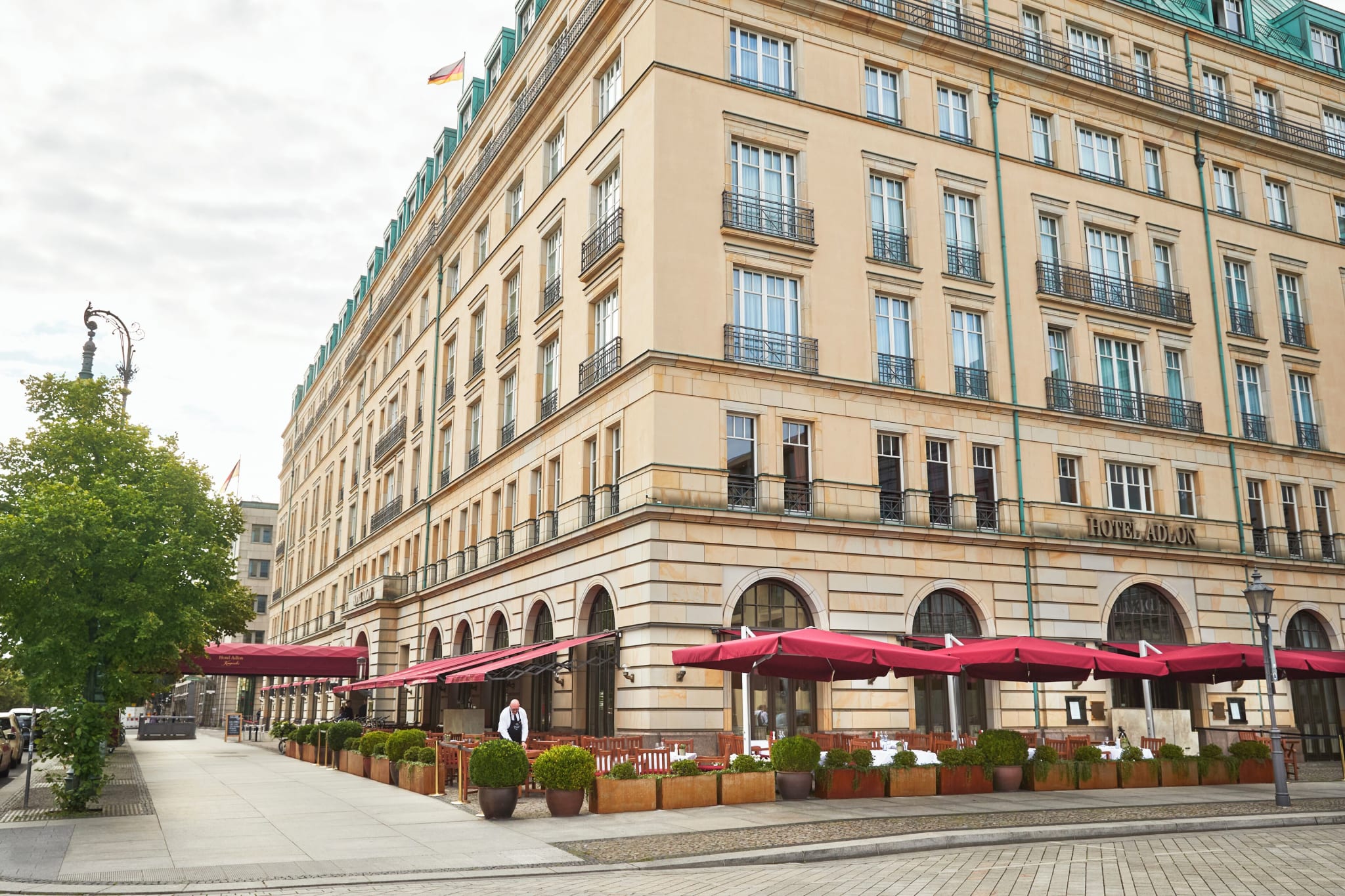 Pyntet lobby til jul på Hotel Adlon Kempinski i Berlin