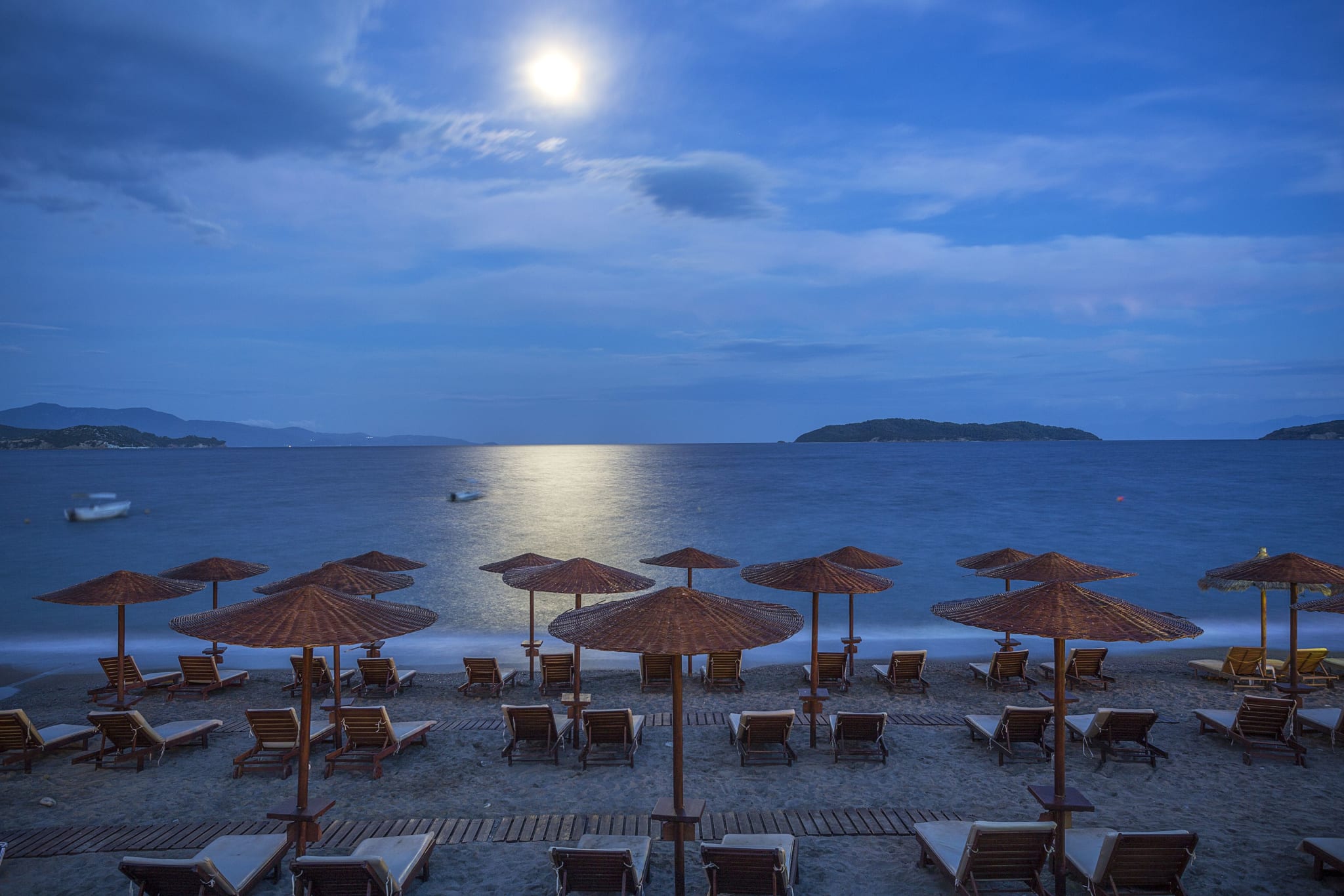 Havet ved Skiathos i skumringen sett fra Kassandra Bay