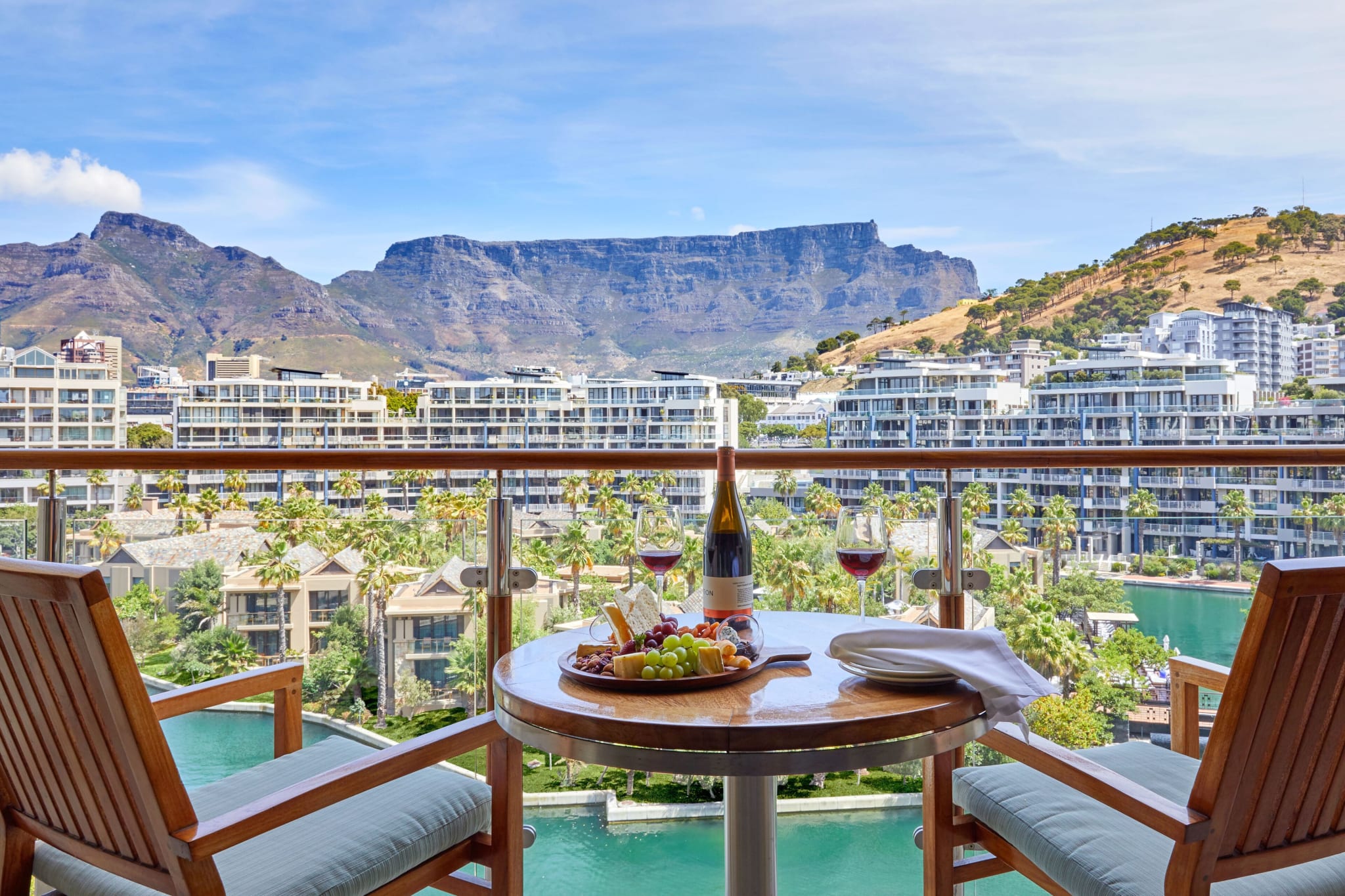 Utsikt mot Taffelberget fra en balkong på One&Only Cape Town