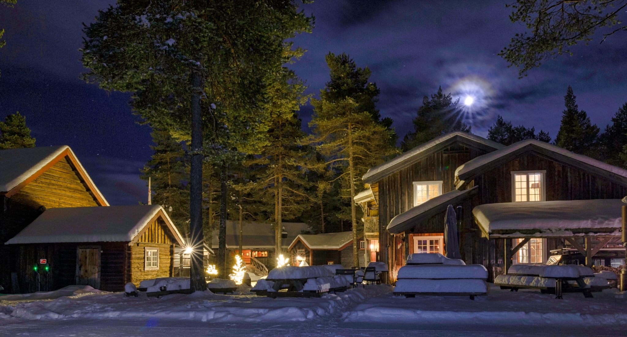 Log cabins in snow and moonlight at Herangtunet in Valdres