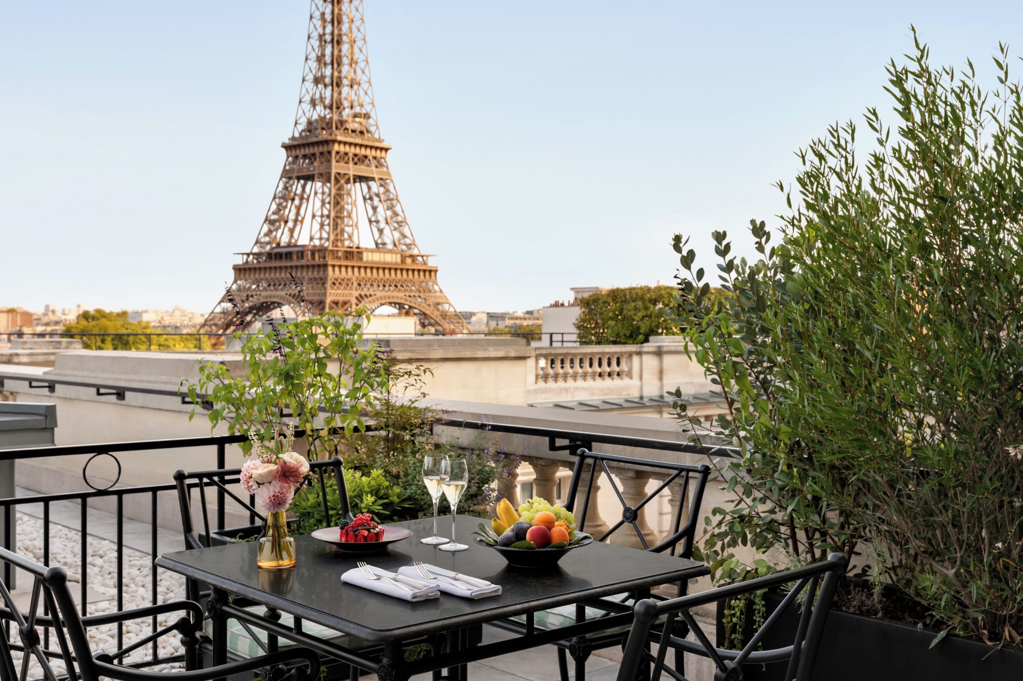 Balcony with a view of the Eiffel Tower at Shangri-La Paris
