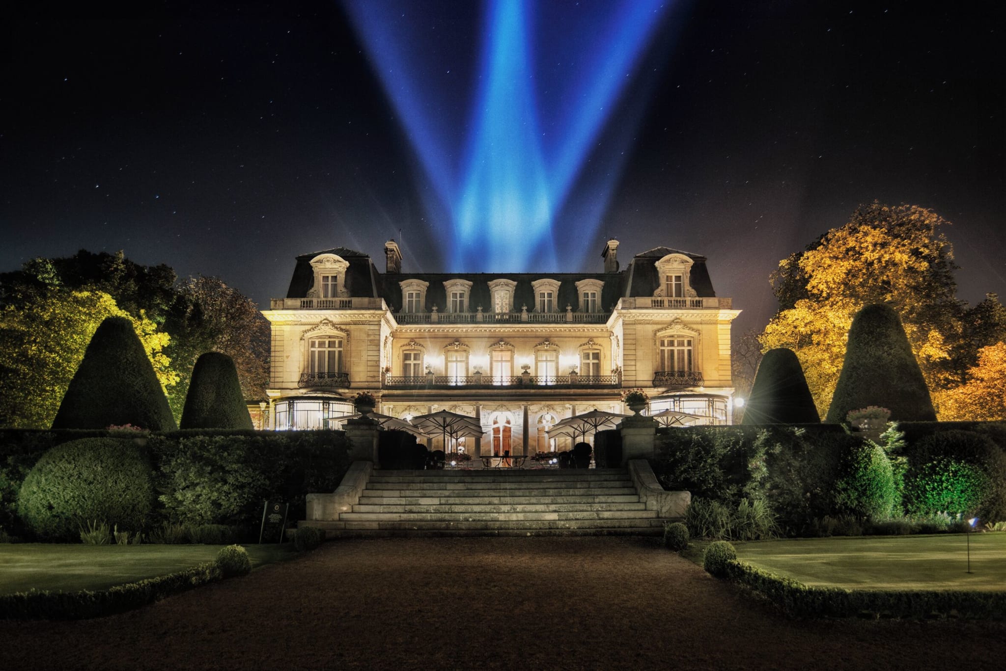 Domaine Les Crayères i Reims opplyst om kvelden