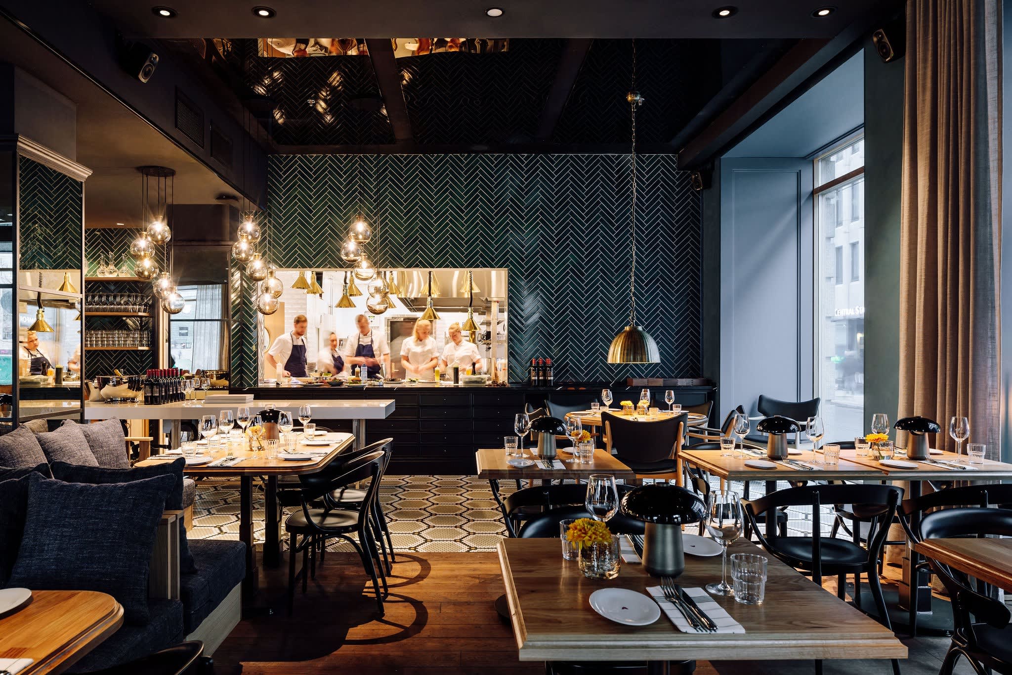 Brunsjbord med kaffe og egg hos Atlas Brasserie i Amerikalinjen i Oslo