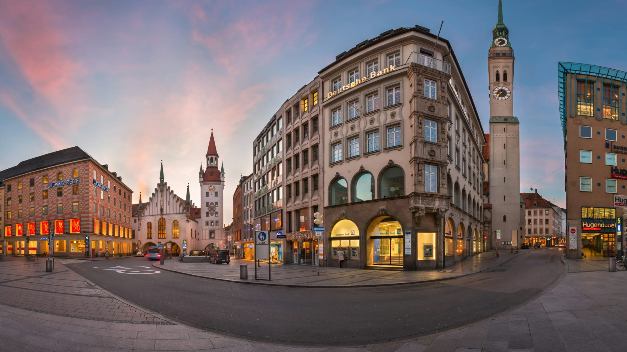 Marienplatz in Munich with the town halls and towers around the square